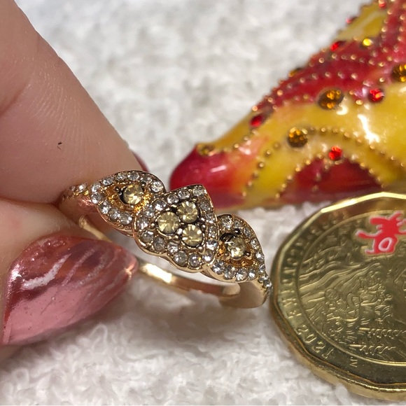 Cute heart shaped ring in topaz and white colored rhinestone NWOT - Picture 5 of 12